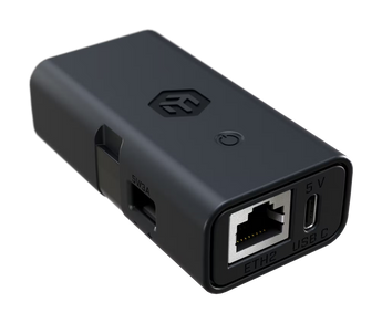 Adaptador MikroTik GPOE-USB. Converte entrada PoE (802.3af/at) em alimentação USB-C e 5V DC de 15W, mantendo a transmissão de dados Ethernet a 2.5 Gigabits.