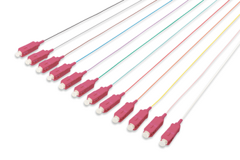 Conjunto de 12 pigtails de fibra ótica Digitus. Fibra multimodo OM4 (50/125µm) de 2m com conector SC/PC. Com código de cores para fusão em caixas de fibra. - DK-25221-02-4