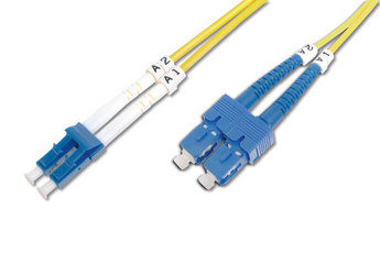 Patch cord de fibra ótica Digitus DK-2932-03. Cabo duplex singlemode (OS2) de 3 metros com conectores LC para SC, revestimento LSOH e relatório de teste. - DK-2932-03