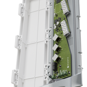 Switch outdoor (IP66) da MikroTik que simplifica as suas instalações. O GPERx6 oferece 3 portas 10G SFP+, 2 saídas PoE e 3 saídas DC. - CSS606-1G-2GI-3S+OUT