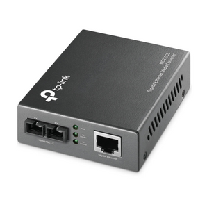O MC210CS é um conversor de media concebido para converter sinal 1000BASE-LX (fibra) em 1000BASE-T (cobre) ou vice-versa. Compatível com os padrões IEEE802.3ab 1000Base-T e IEEE802.3z 1000Base-LX, foi desenvolvido para funcionar com fibra monomodo e