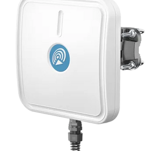 Caixa de perfil fino da QuWireless para instalações no exterior. A QuBox Medium Slim (QBEMS) tem proteção IP68, é resistente a UV e ideal para hotspots. - QBEMS